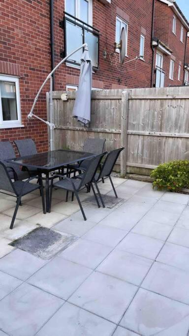 3 Stories, 5 Bedroom House In Prime Location With Balcony And Shared Garden Liverpool Exteriör bild