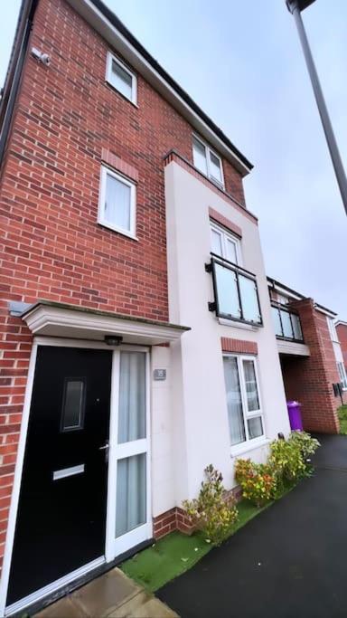 3 Stories, 5 Bedroom House In Prime Location With Balcony And Shared Garden Liverpool Exteriör bild