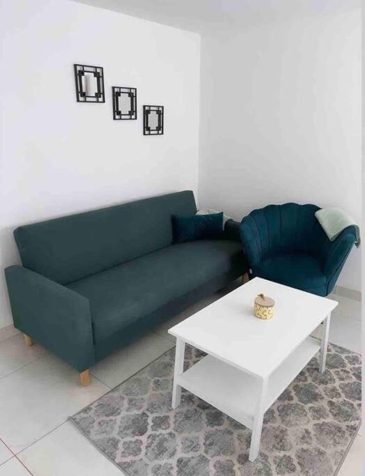 3 Stories, 5 Bedroom House In Prime Location With Balcony And Shared Garden Liverpool Exteriör bild