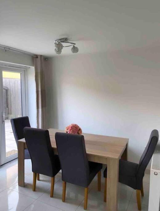 3 Stories, 5 Bedroom House In Prime Location With Balcony And Shared Garden Liverpool Exteriör bild