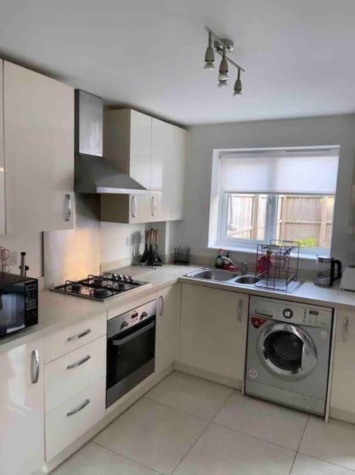 3 Stories, 5 Bedroom House In Prime Location With Balcony And Shared Garden Liverpool Exteriör bild