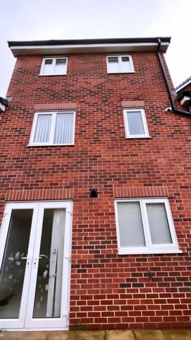 3 Stories, 5 Bedroom House In Prime Location With Balcony And Shared Garden Liverpool Exteriör bild